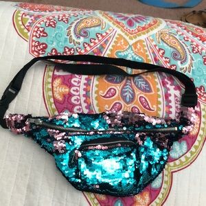 Sequenced fanny pack